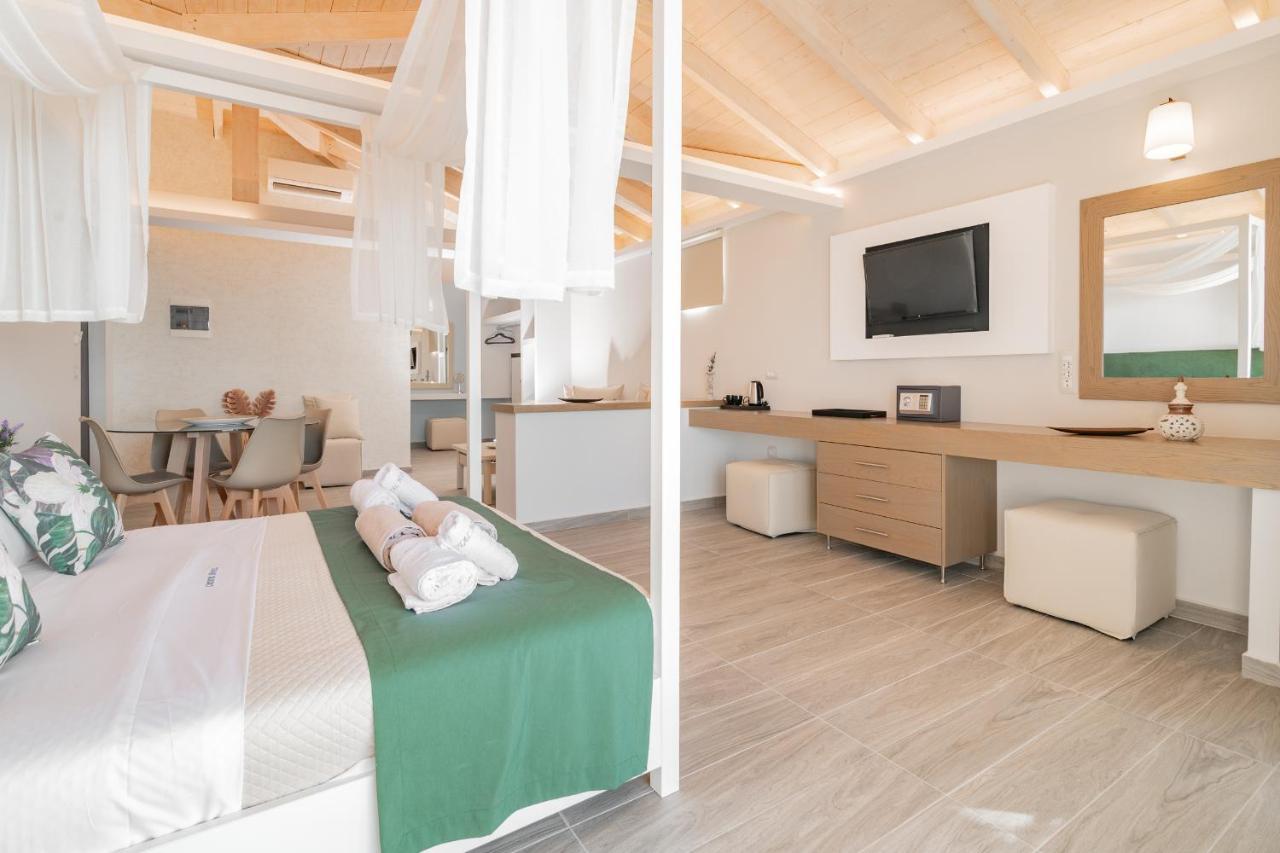 Crystal Beach Hotel Каламакион Экстерьер фото