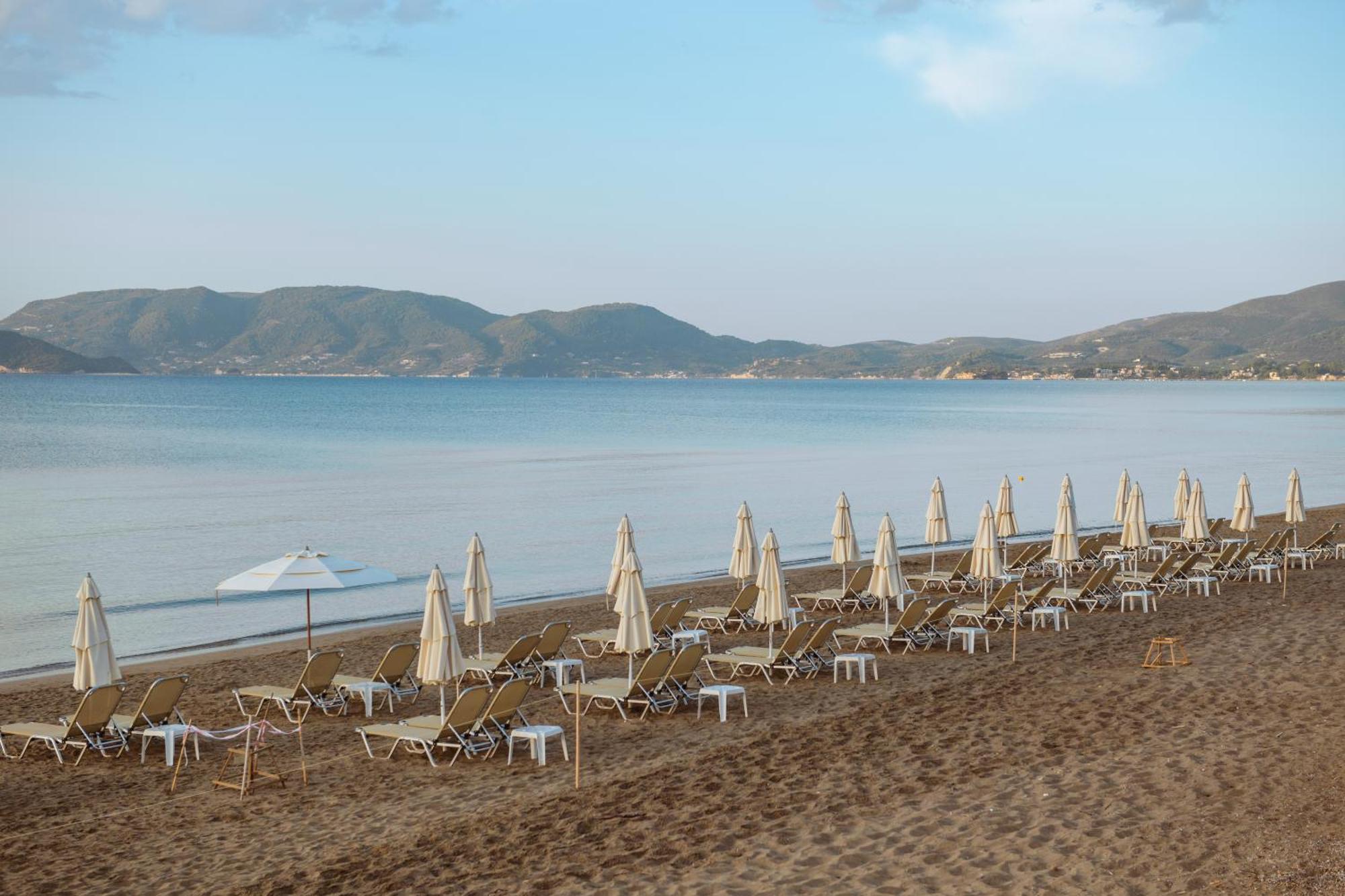 Crystal Beach Hotel Каламакион Экстерьер фото