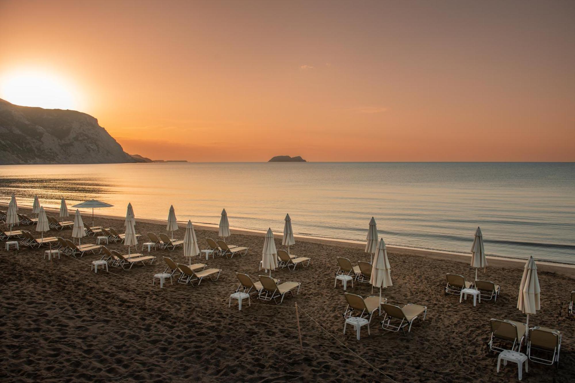 Crystal Beach Hotel Каламакион Экстерьер фото