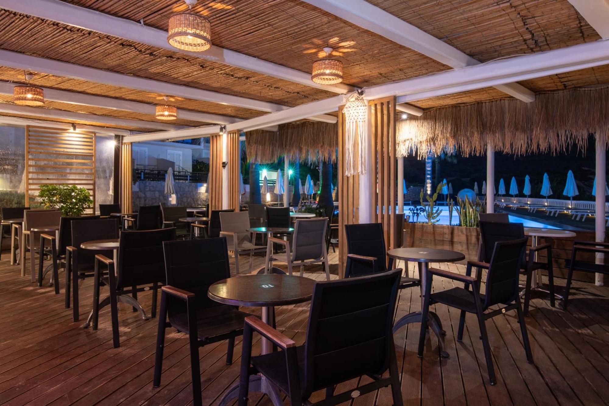 Crystal Beach Hotel Каламакион Экстерьер фото