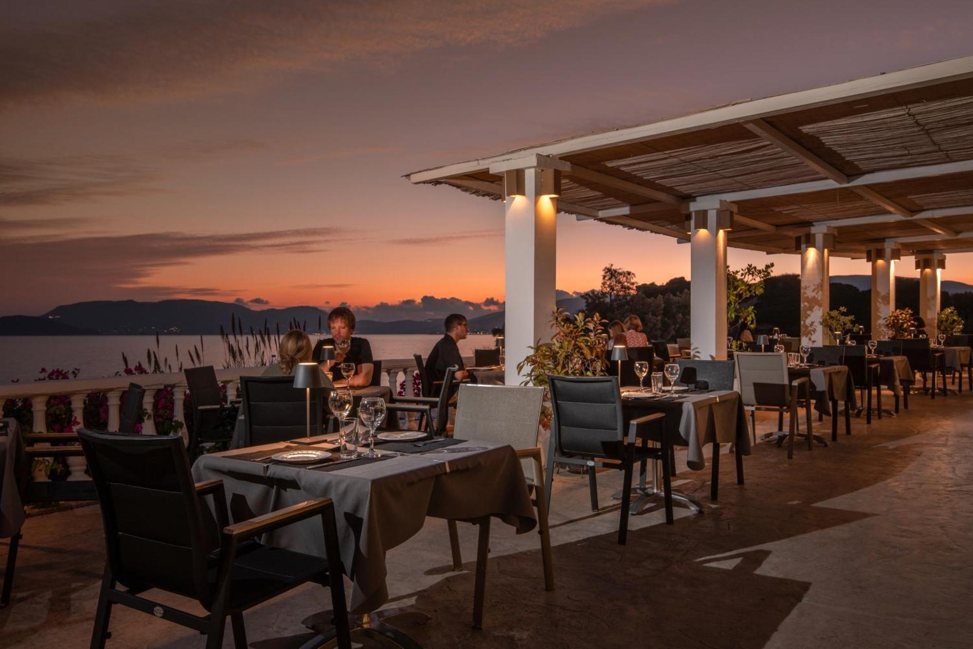 Crystal Beach Hotel Каламакион Экстерьер фото
