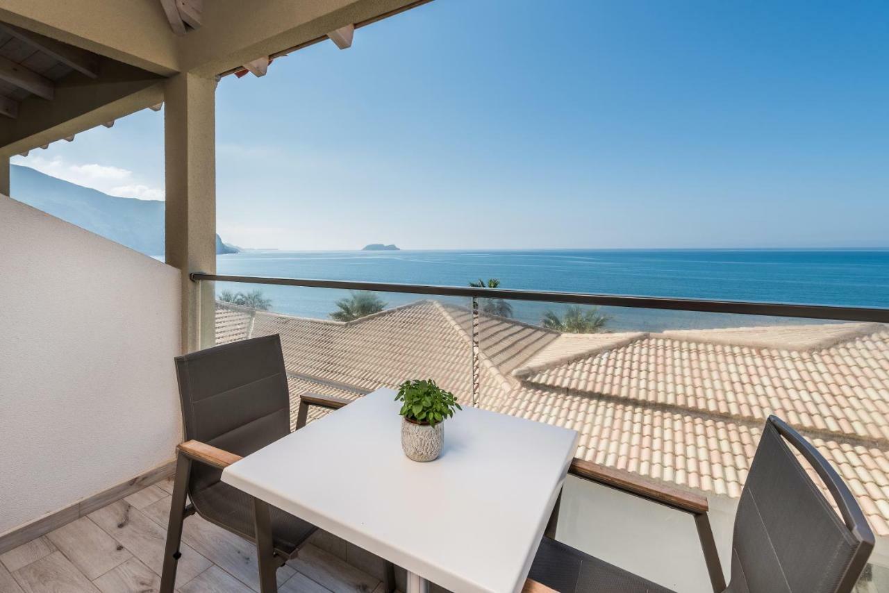 Crystal Beach Hotel Каламакион Экстерьер фото